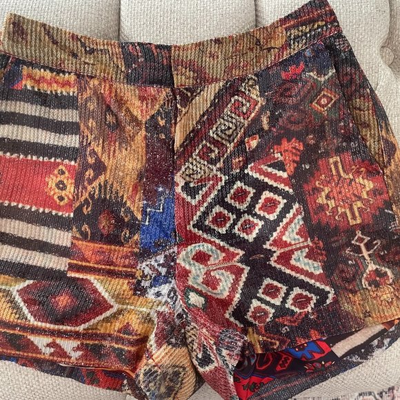 le superbe sequin patchwork shorts - Picture 3 of 10